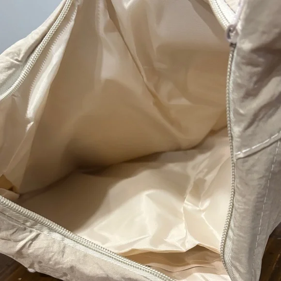 Elegant Beige Crossbody Bag - Picture 2 of 3